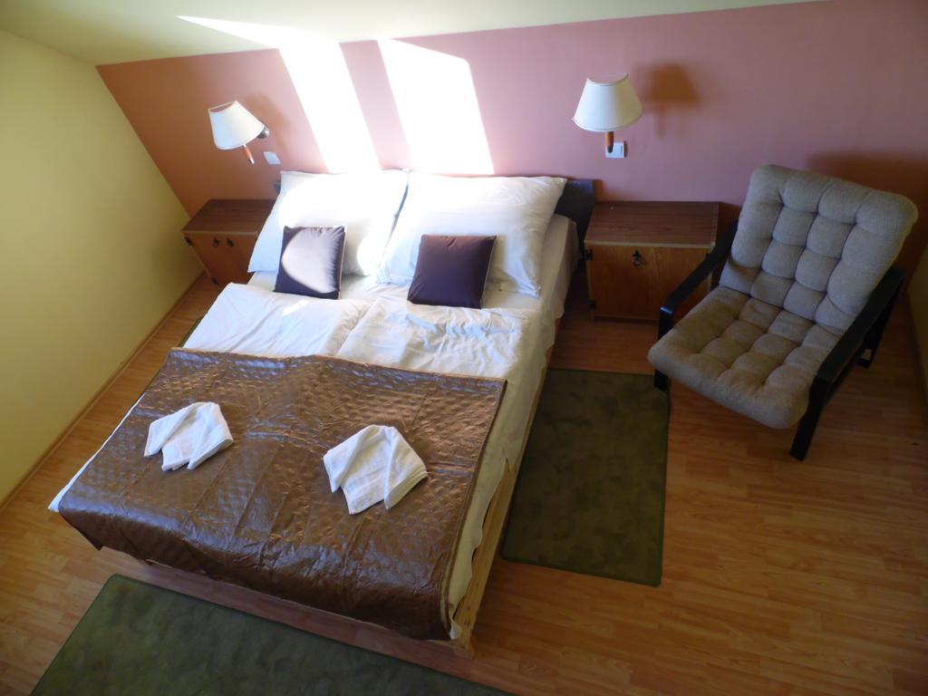 Hotel Kenese Balatonkenese Quarto foto